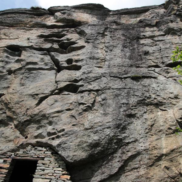 Roc d le Masche, la  roccia delle streghe  - Marisa Sardu